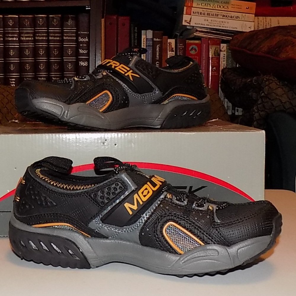 New Mountrek Gatsby  Hiking and water shoe US 6